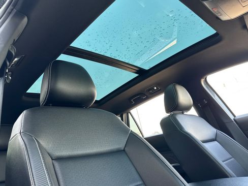 Used 2022 Volkswagen Atlas Cross Sport SE image 17