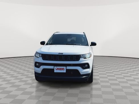 Used 2025 Jeep Compass Latitude w/ Altitude Special Edition AWD/4WD image 3
