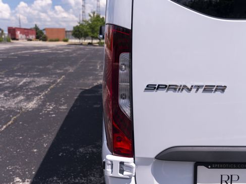 Used 2023 Mercedes-Benz Sprinter 3500 image 15