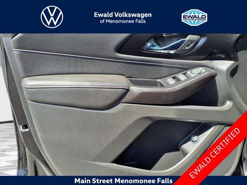 Used 2023 Chevrolet Traverse RS w/ LPO, Floor Liner Package AWD/4WD image 28