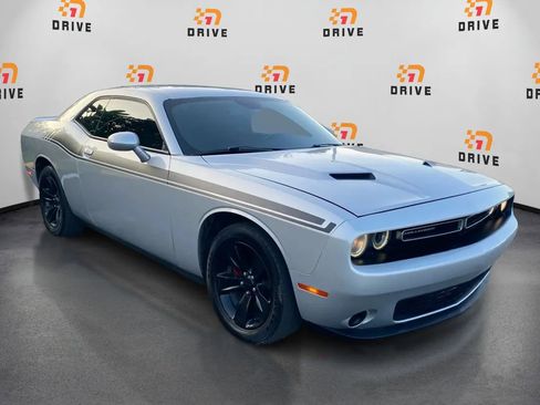 Used 2020 Dodge Challenger SXT RWD image 7