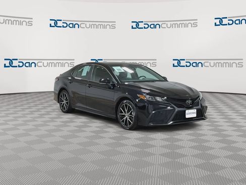 Used 2024 Toyota Camry SE FWD image 2