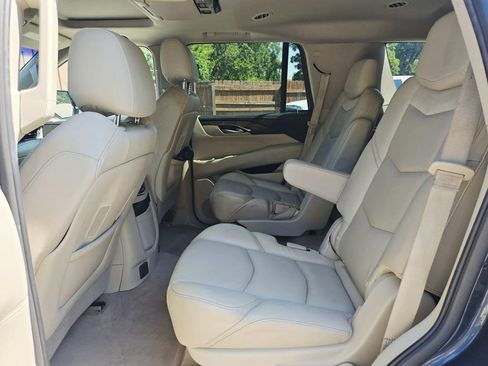 Used 2020 Cadillac Escalade Luxury w/ LPO, Radiant Package AWD/4WD image 13