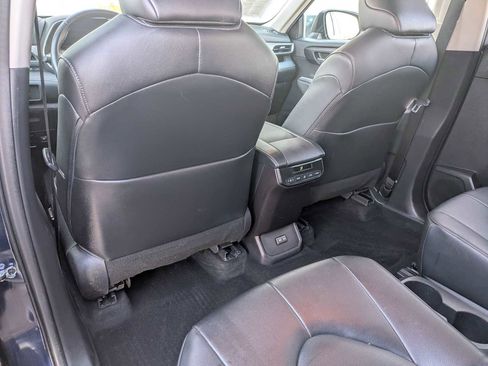 Used 2023 Toyota Highlander XLE AWD/4WD image 18