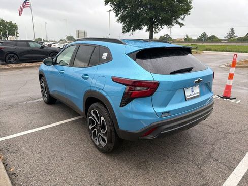 New 2026 Chevrolet Trax RS w/ Sunroof Package FWD image 5