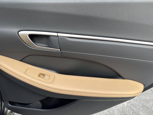 Used 2025 Hyundai Sonata Limited FWD image 16