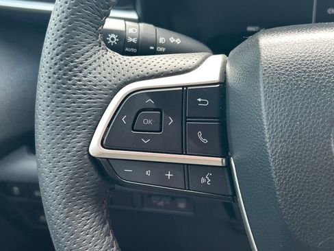 Used 2025 Toyota Sienna Limited AWD/4WD image 43