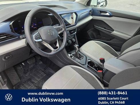 Certified 2023 Volkswagen Taos SE w/ Panoramic Sunroof Package FWD image 9