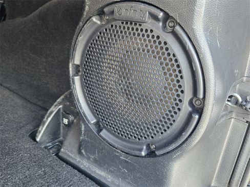 Used 2012 Jeep Wrangler Unlimited Rubicon image 20