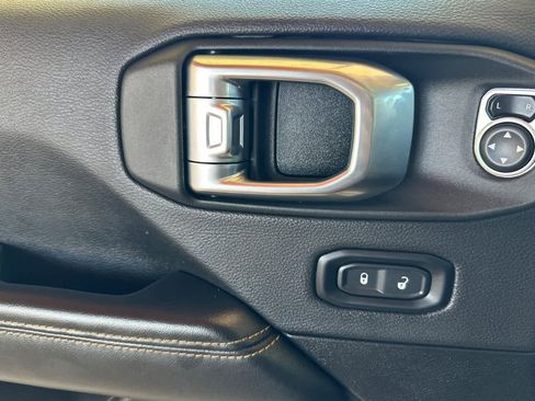 Used 2024 Jeep Wrangler Sahara image 10