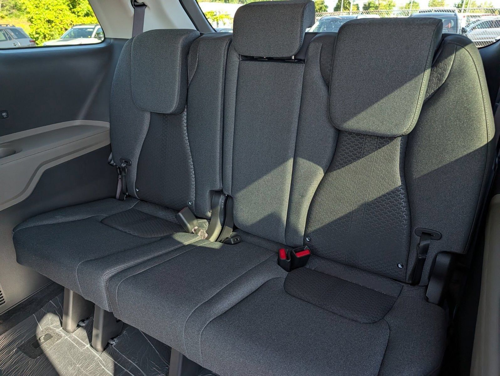 New 2027 Kia Carnival LX FWD image 26