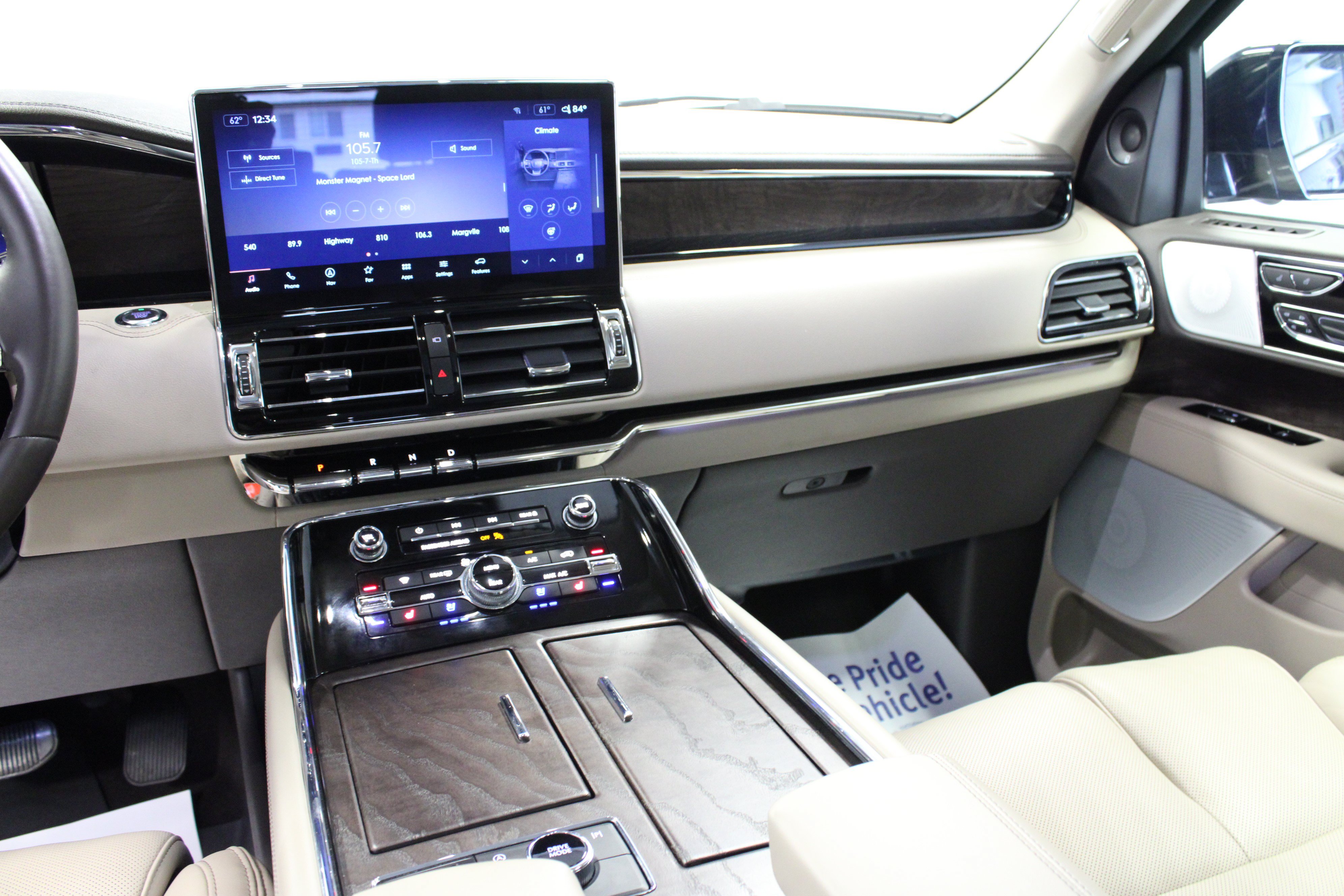 Used 2024 Lincoln Navigator L Reserve AWD/4WD image 20