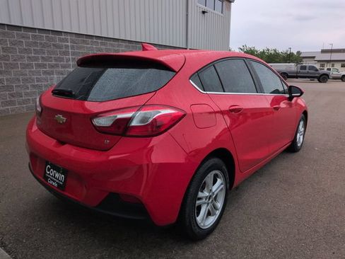 Used 2018 Chevrolet Cruze LT FWD image 3