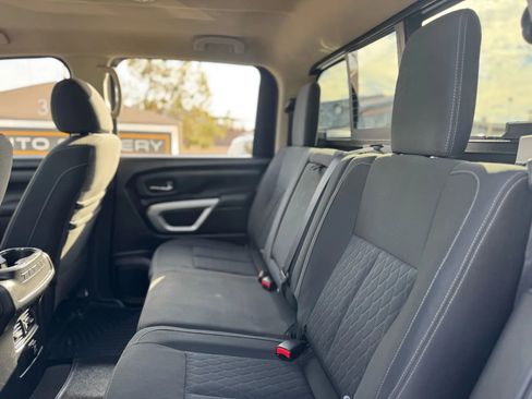 Used 2018 Nissan Titan SV w/ SV Convenience Package image 27