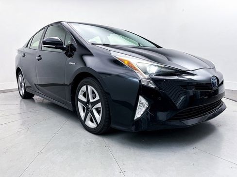 Used 2018 Toyota Prius Three Touring image 9