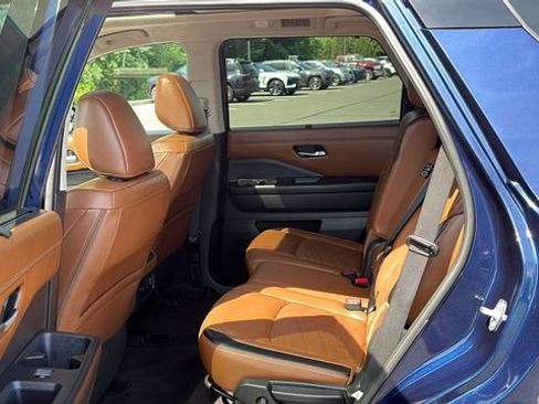 Used 2024 Nissan Pathfinder Platinum AWD/4WD image 25