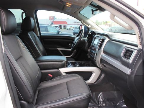 Used 2017 Nissan Titan PRO-4X image 9