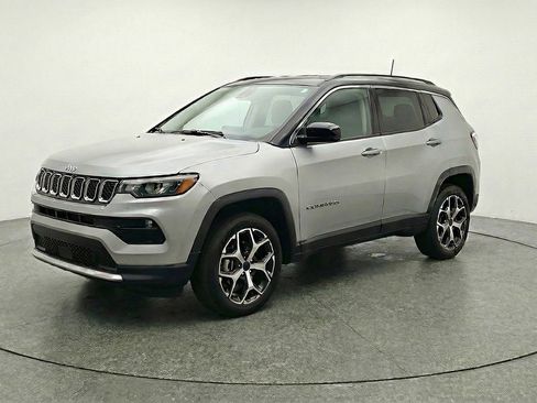Used 2025 Jeep Compass Limited AWD/4WD image 3