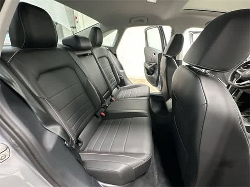 Certified 2023 Volkswagen Jetta SE w/ Panoramic Sunroof Package image 25