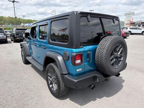 Used 2024 Jeep Wrangler Unlimited Sport AWD/4WD image 8