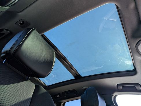 Used 2025 Porsche Macan Turbo image 25