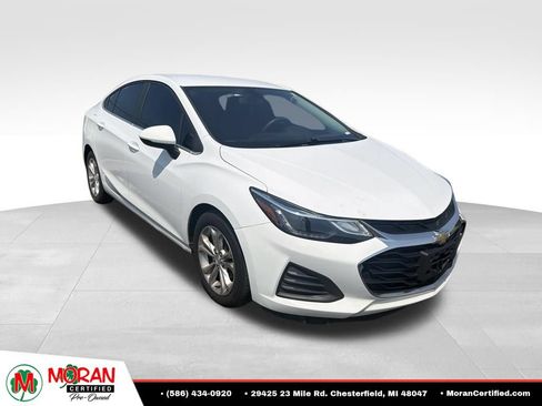 Used 2019 Chevrolet Cruze LT FWD image 2