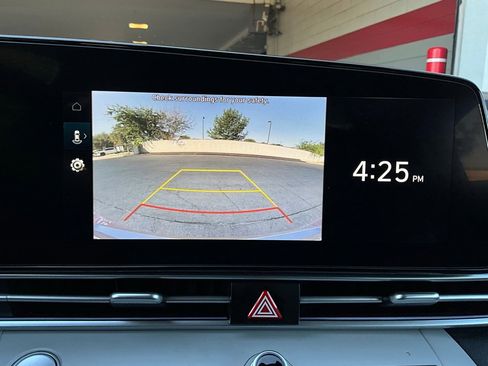 Used 2025 Hyundai Elantra Limited image 37