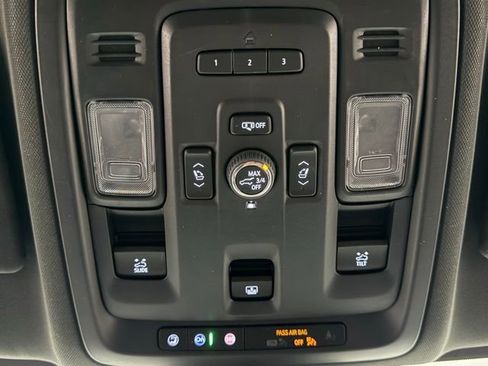 Used 2023 GMC Yukon XL SLT w/ SLT Luxury Package image 32