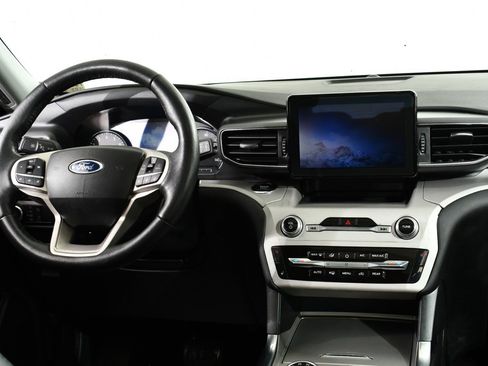 Used 2023 Ford Explorer XLT w/ Equipment Group 202A image 8