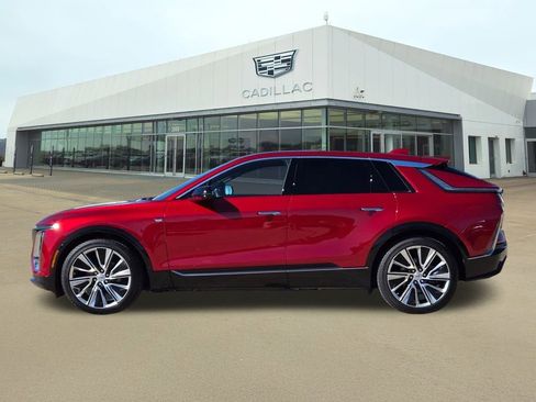 Certified 2025 Cadillac Lyriq Luxury w/ LPO, Floor Liner Package image 3