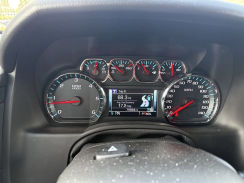 Used 2019 Chevrolet Suburban LT image 9