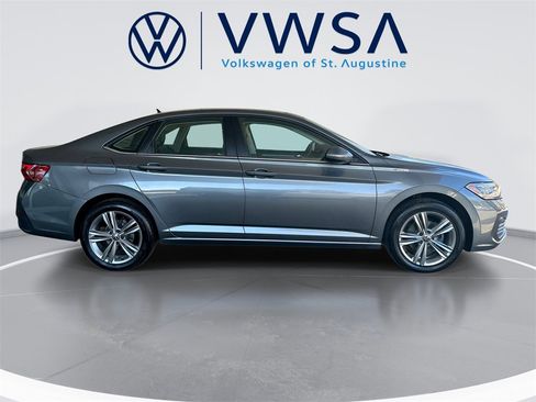 Certified 2024 Volkswagen Jetta SE w/ Panoramic Sunroof Package image 8