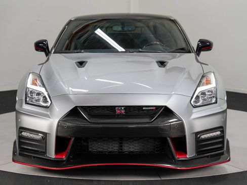 Used 2018 Nissan GT-R NISMO AWD/4WD image 10