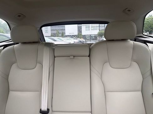 Certified 2024 Volvo XC60 B5 Plus w/ Climate Package AWD/4WD image 16