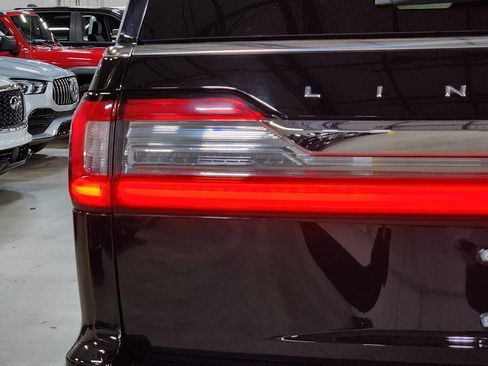 Used 2018 Lincoln Navigator Select w/ Technology Package image 21