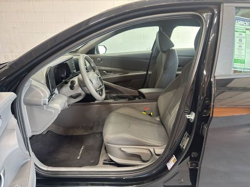 Used 2023 Hyundai Elantra SEL w/ Cargo Package image 13