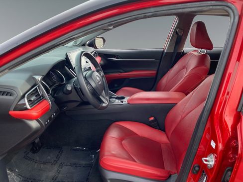 Used 2021 Toyota Camry XSE w/ Navigation Upgrade Package image 9