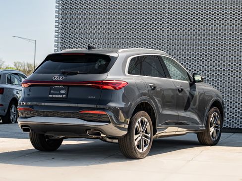 Certified 2025 Audi Q5 Premium w/ Convenience Package AWD/4WD image 4