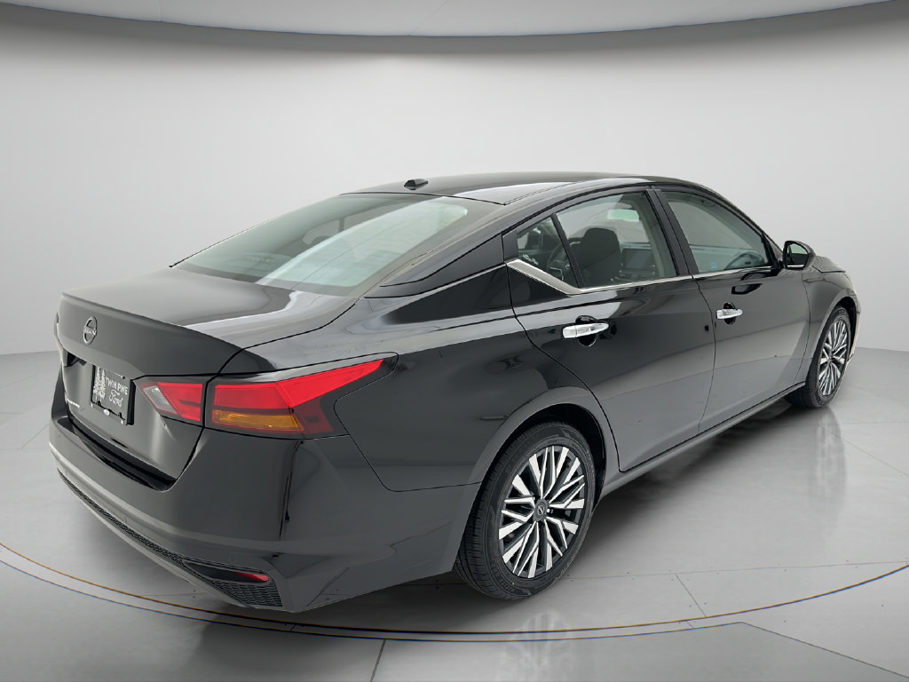 Used 2025 Nissan Altima 2.5 SV FWD image 5