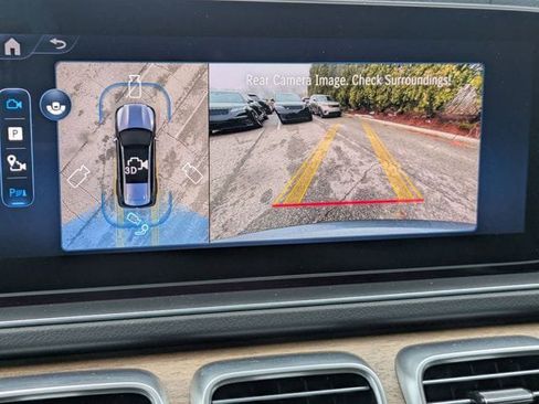 Used 2025 Mercedes-Benz GLS 450 4MATIC image 9