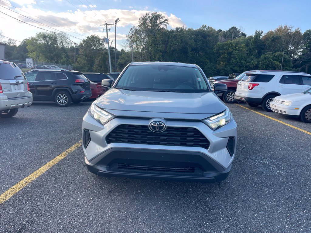 Used 2025 Toyota RAV4 LE AWD/4WD image 8