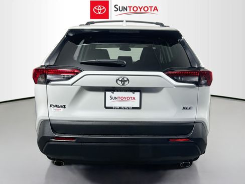 Used 2025 Toyota RAV4 XLE Premium FWD image 5