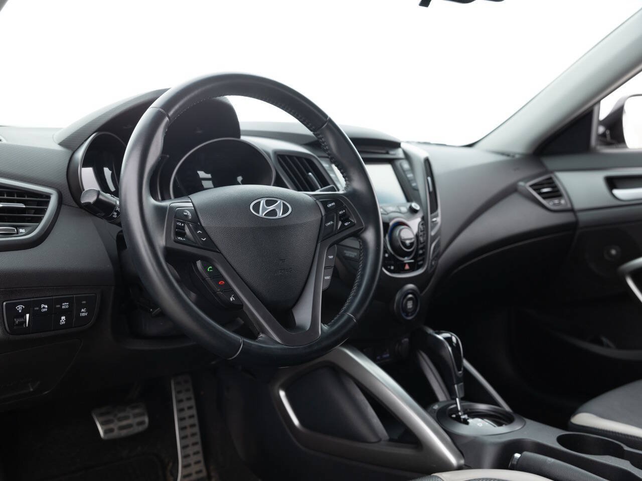 Used 2015 Hyundai Veloster Turbo w/ Option Group 04 FWD image 23