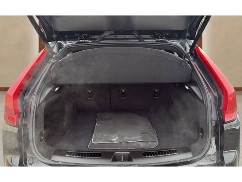 Used 2023 Cadillac XT4 Premium Luxury w/ Cold Weather Package image 17