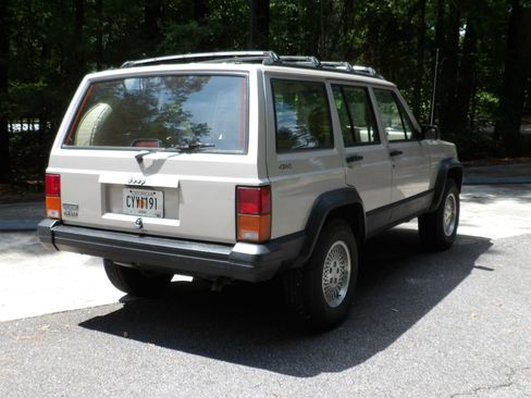 Used 1996 Jeep Cherokee 4WD 4-Door image 3