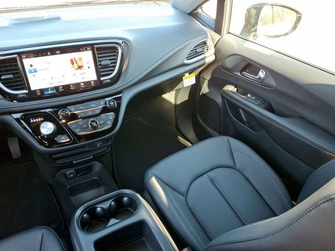 New 2026 Chrysler Pacifica Select w/ S Appearance Package FWD image 11