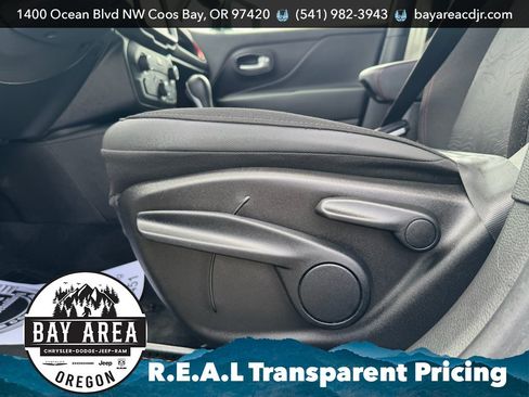 Used 2023 Jeep Renegade Trailhawk AWD/4WD image 15