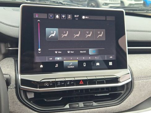 Certified 2024 Jeep Compass Latitude AWD/4WD image 7