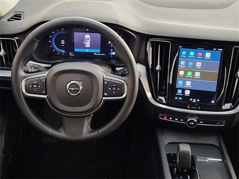 Used 2024 Volvo S60 B5 Core image 27