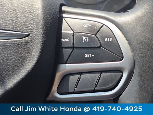 Used 2018 Chrysler Pacifica Touring-L w/ Premium Audio Group FWD image 28